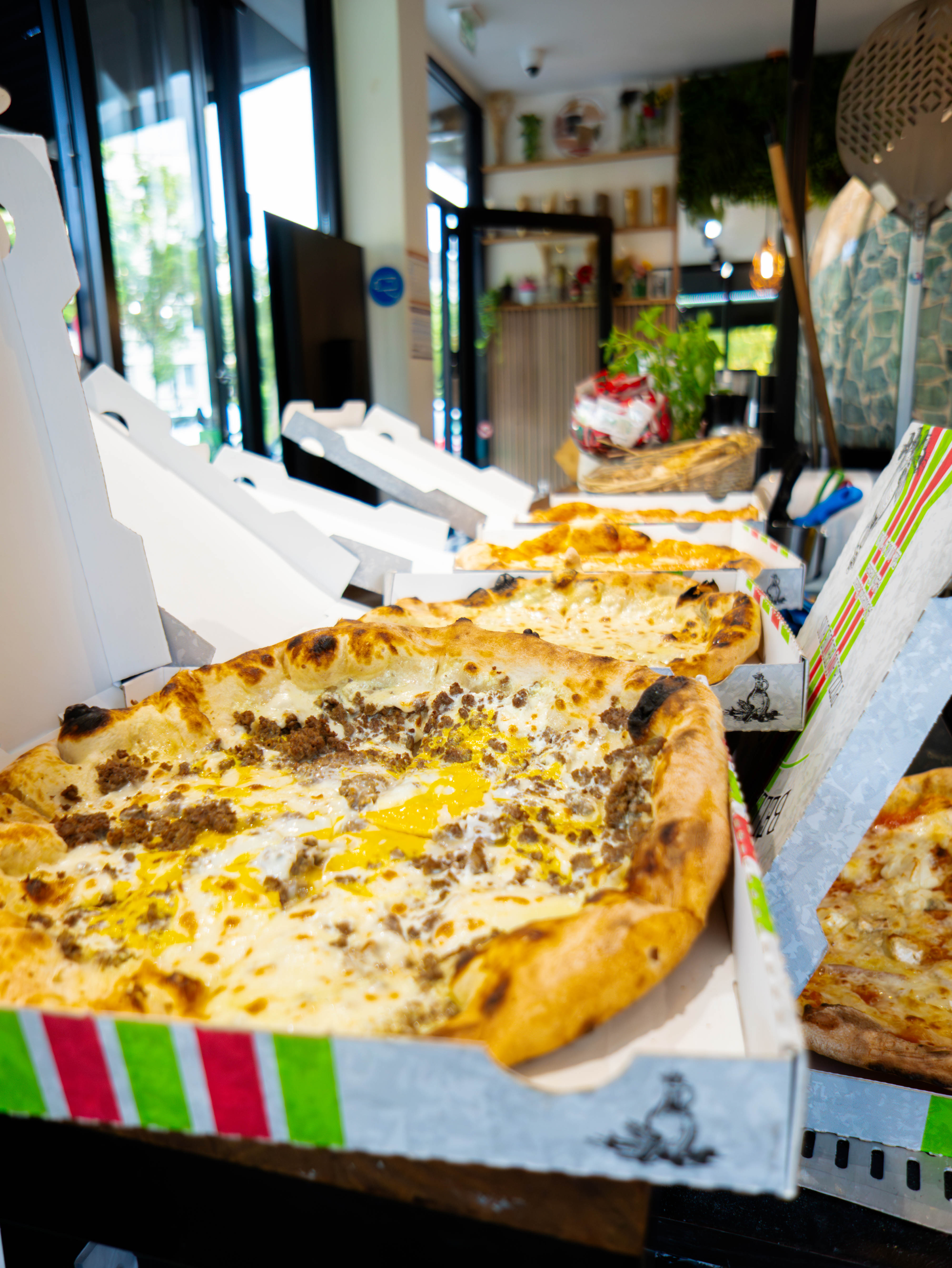 Bella Napoli - Création de contenu ponctuel (mini-shootings photo en restaurant et Reels/Shorts occasionnels)